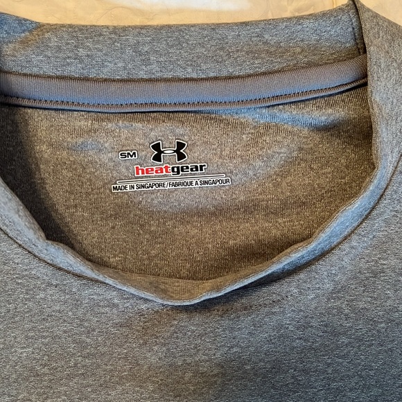 New without tags, Under Armour, size small, heat gear T-shirt - Picture 2 of 4